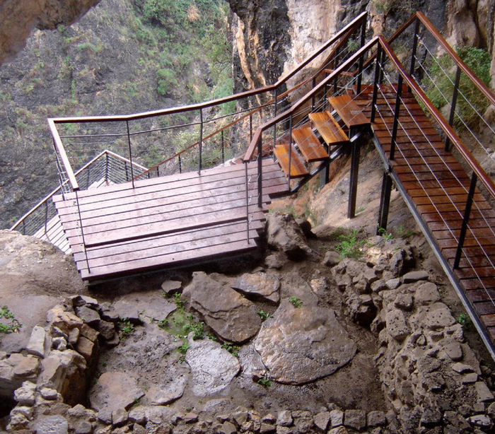 The Cueva-sima de la Serreta, Cieza