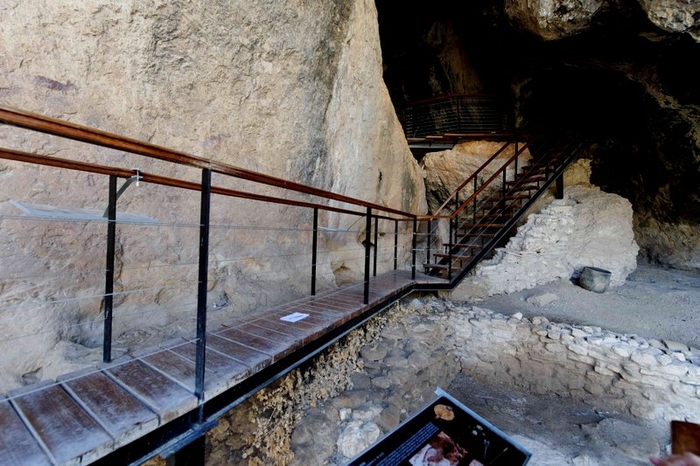 The Cueva-sima de la Serreta, Cieza