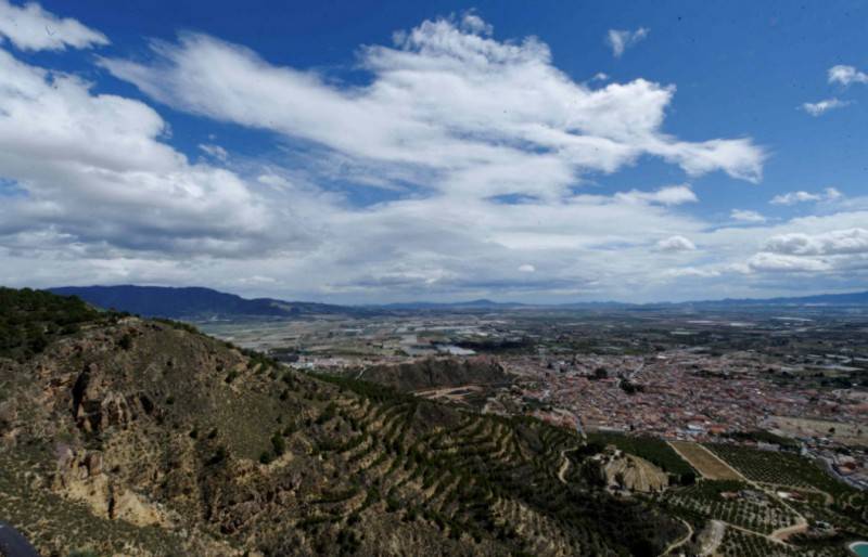 An 11-kilometre hiking route from Alhama to the mountain village of Gebas