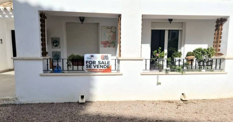 Ground-floor apartment for sale on La Torre Golf Resort for just 119,999 euros