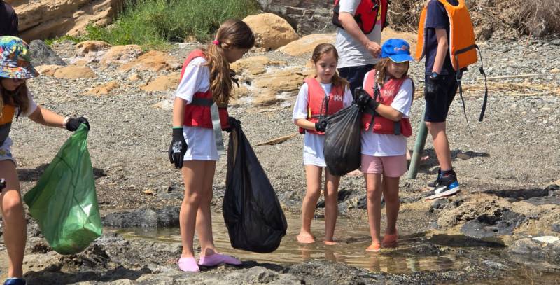 The Club Náutico of Águilas contributes to national nature clean-up event