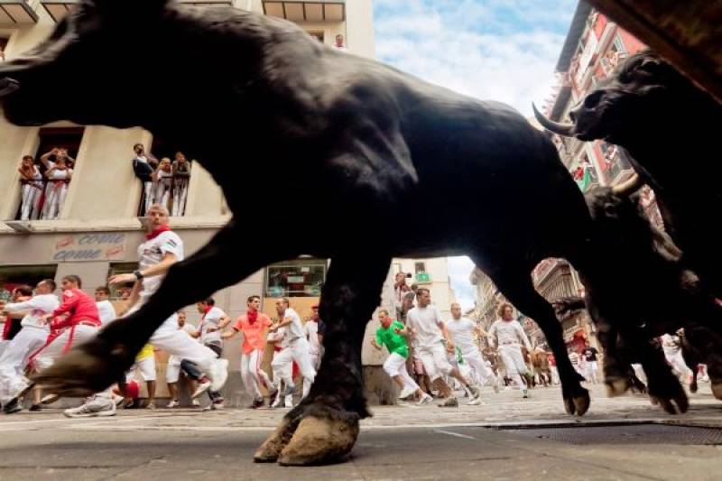 Two gored and seven hospitalised in running of the bulls at San Fermín 2025
