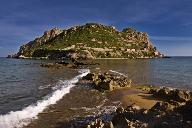 Annual archaeological dig begins on Isla del Fraile in Aguilas