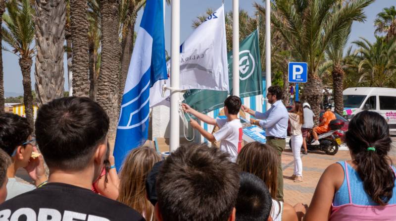 Isla Plana students roll up their sleeves for annual beach clean-up