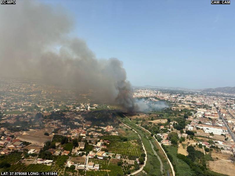 Murcia wildfire brought under control after burning 18 hectares along the River Segura