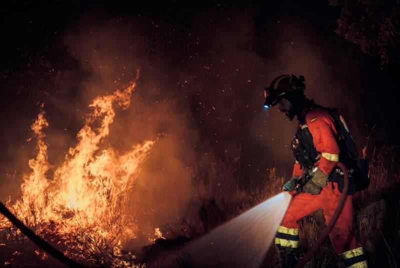 Spain battles multiple major wildfires as emergency declared and more than 10,000 evacuated